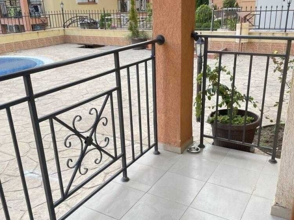 Дава се под наем Двустаен апартамент в Свети Влас - 56 кв.м за 280 € - Снимка #1