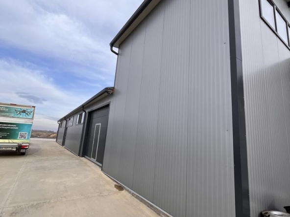 Дава се под наем Склад в с. Строево, Област Пловдив - 200 кв.м за 816 € - Снимка #1