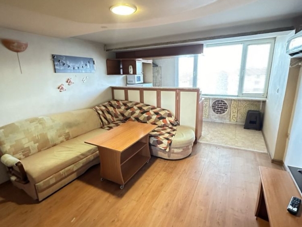 Дава се под наем Едностаен апартамент в Асеновград - 35 кв.м за 153 € - Снимка #1