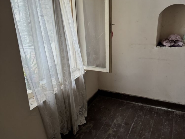 Дава се под наем Етаж от къща в Варна, Червен площад - 55 кв.м за 204 € - Снимка #1