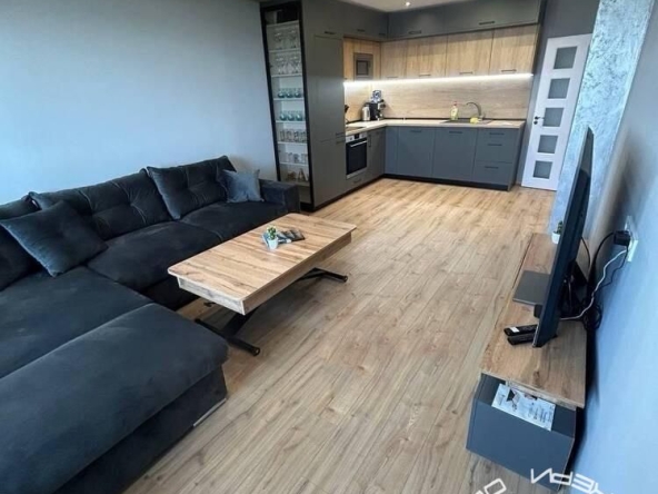 Дава се под наем Тристаен апартамент в Бургас, Възраждане - 75 кв.м за 663 € - Снимка #1