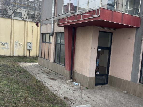 Дава се под наем Магазин в Шумен, Тракия - 60 кв.м за 357 € - Снимка #1
