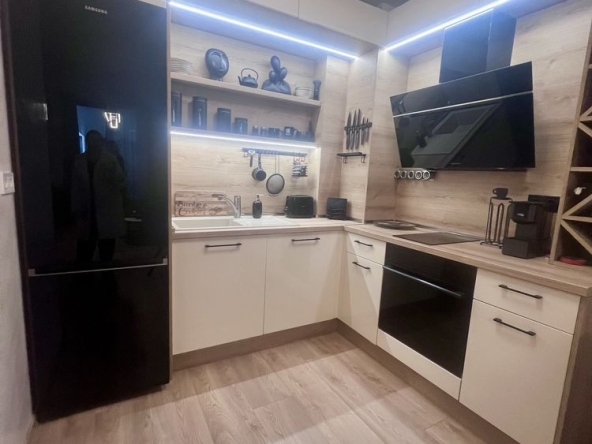 Дава се под наем Двустаен апартамент в к.к. Св.Св. Константин и Елена - 88 кв.м за 800 € - Снимка #1