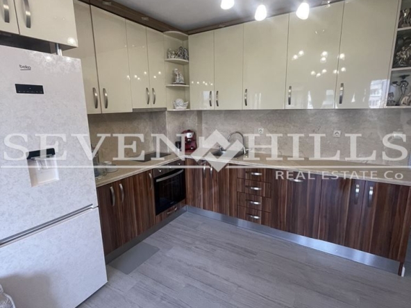 Тристаен апартамент в Пловдив, Младежки Хълм - 101 кв.м за 1981 €/кв.м - Снимка #1