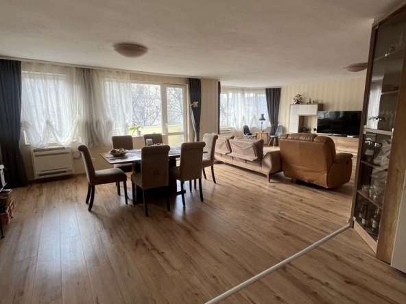 Четиристаен апартамент в Варна, Базар Левски - 200 кв.м за 2900 €/кв.м - Снимка #1