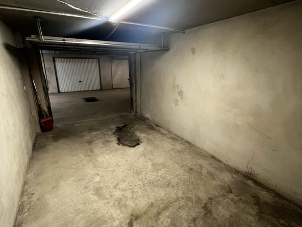 Дава се под наем Гараж / Паркомясто в София, Дружба 2 - 17 кв.м за 102 € - Снимка #1