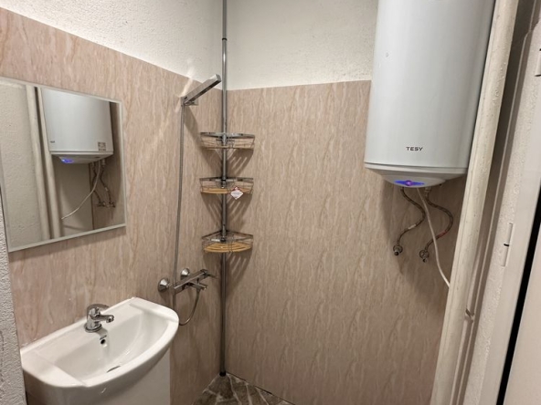 Дава се под наем Едностаен апартамент в Враца, Бистрец - 46 кв.м за 214.2 € - Снимка #1