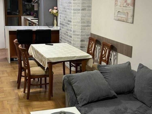 Дава се под наем Тристаен апартамент в Бургас, Възраждане - 105 кв.м за 700 € - Снимка #1