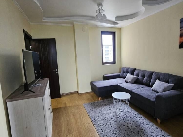 Дава се под наем Двустаен апартамент в Бургас, Изгрев - 65 кв.м за 510 € - Снимка #1