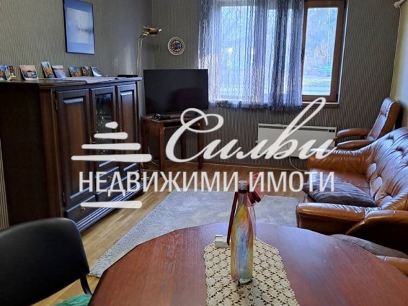 Тристаен апартамент в Шумен, Център - 93 кв.м за 1366 €/кв.м - Снимка #1