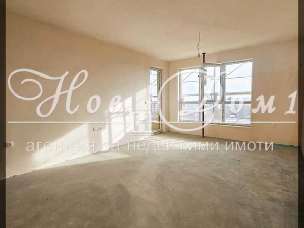 Тристаен апартамент в Варна, Бриз - 103 кв.м за 2004 €/кв.м - Снимка #1