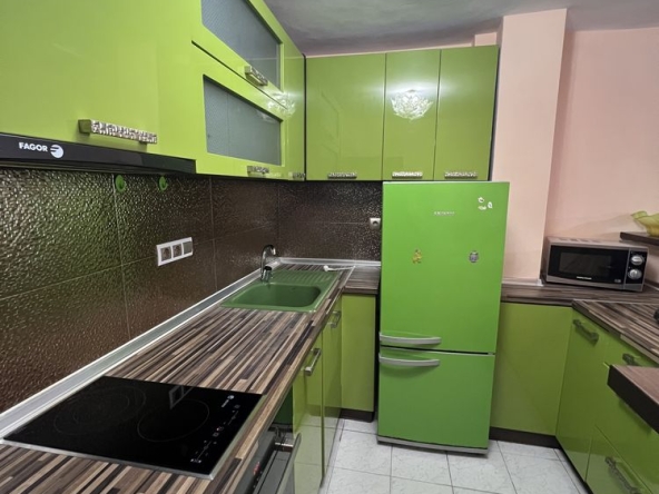 Дава се под наем Двустаен апартамент в Варна, Погреби - 80 кв.м за 408 € - Снимка #1