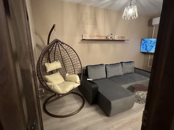 Дава се под наем Тристаен апартамент в Варна, Погреби - 98 кв.м за 663 € - Снимка #1