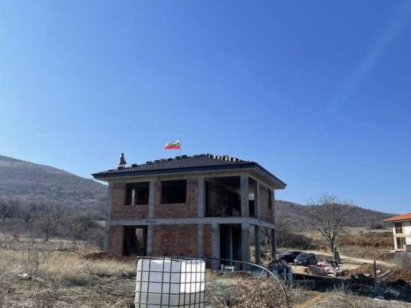 Къща в с. Марково, Област Пловдив - 219 кв.м за 1498 €/кв.м - Снимка #1