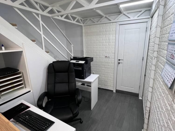 Дава се под наем Магазин в Бургас, Лазур - 24 кв.м за 178.5 € - Снимка #1