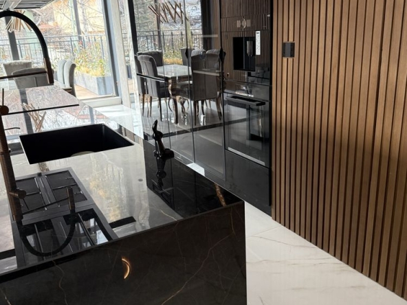 Дава се под наем Четиристаен апартамент в София, м-т Гърдова глава - 230 кв.м за 6000 € - Снимка #1