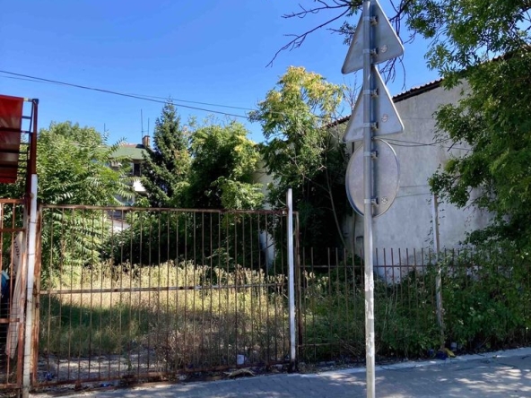 Дава се под наем Парцел в София, Свобода - 330 кв.м за 1500 € - Снимка #1