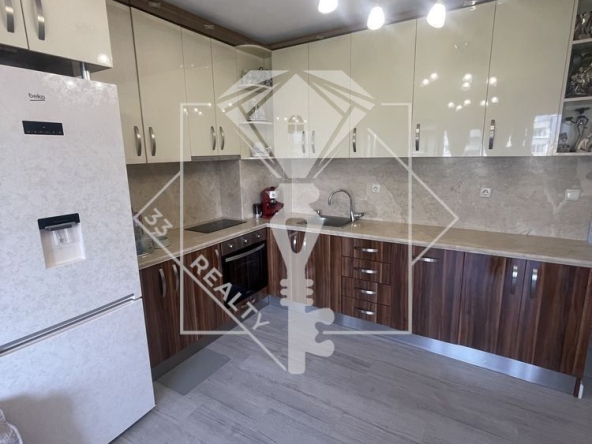 Тристаен апартамент в Пловдив, Кючук Париж - 101 кв.м за 1980 €/кв.м - Снимка #1