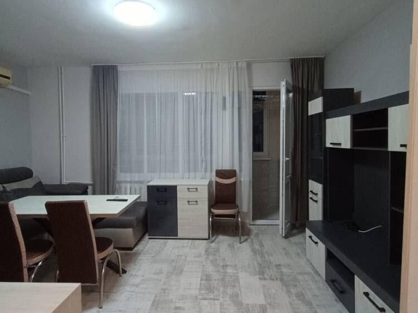 Дава се под наем Двустаен апартамент в Бургас, Славейков - 52 кв.м за 750 € - Снимка #1