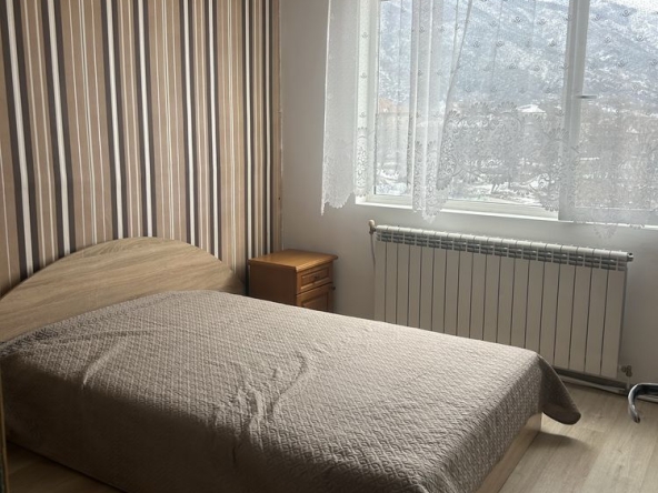 Дава се под наем Тристаен апартамент в Карлово - 90 кв.м за 229.5 € - Снимка #1