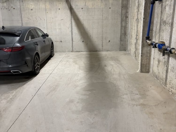 Дава се под наем Гараж / Паркомясто в София, Красно село - 8 кв.м за 101.49 € - Снимка #1