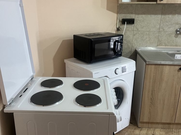 Дава се под наем Къща в София, Орландовци - 160 кв.м за 7.65 € - Снимка #1