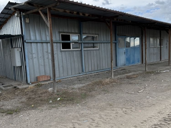 Дава се под наем Промишлена сграда в София, Надежда 1 - 263 кв.м за 1020 € - Снимка #1