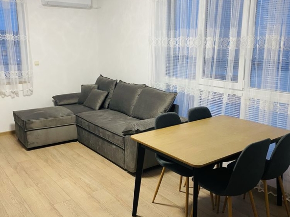 Дава се под наем Двустаен апартамент в Варна, м-т Пчелина - 60 кв.м за 459 € - Снимка #1