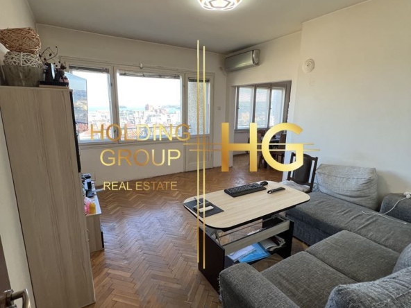Тристаен апартамент в Варна, Червен площад - 100 кв.м за 2975 €/кв.м - Снимка #1