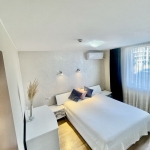 Дава се под наем Тристаен апартамент в Банско - 100 кв.м за 382.5 € - Снимка #1