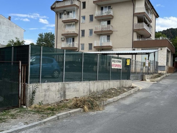 Дава се под наем Гараж / Паркомясто в Кюстендил, Център - 35 кв.м за 61.2 € - Снимка #1