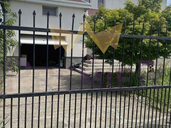 Къща в с. Тополи, Област Варна - 275 кв.м за 1408 €/кв.м - Снимка #1