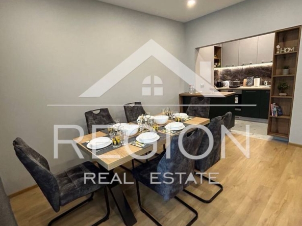 Дава се под наем Тристаен апартамент в Варна, Общината - 105 кв.м за 1275 € - Снимка #1