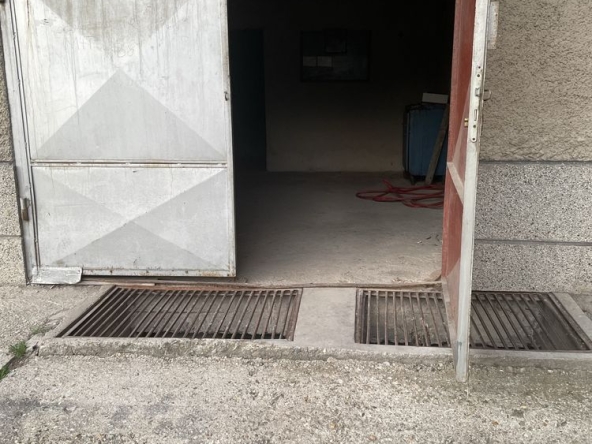 Дава се под наем Гараж / Паркомясто в Русе, Дружба 2 - 15 кв.м за 24500 € - Снимка #1