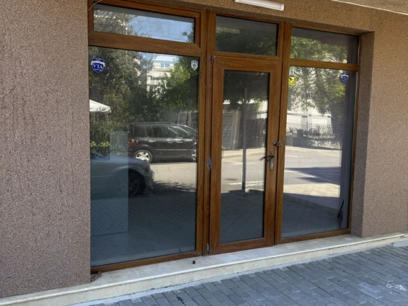 Дава се под наем Магазин в Приморско - 40 кв.м за 2040 € - Снимка #1