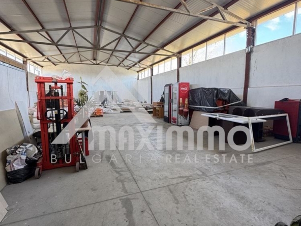 Дава се под наем Склад в Долни чифлик - 519 кв.м за 570 € - Снимка #1