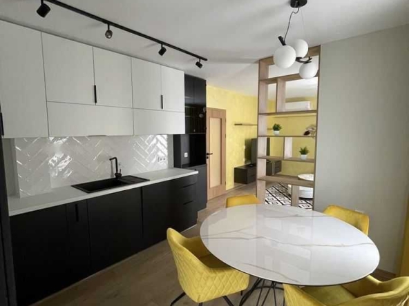 Дава се под наем Тристаен апартамент в Пловдив, Христо Смирненски - 120 кв.м за 980 € - Снимка #1