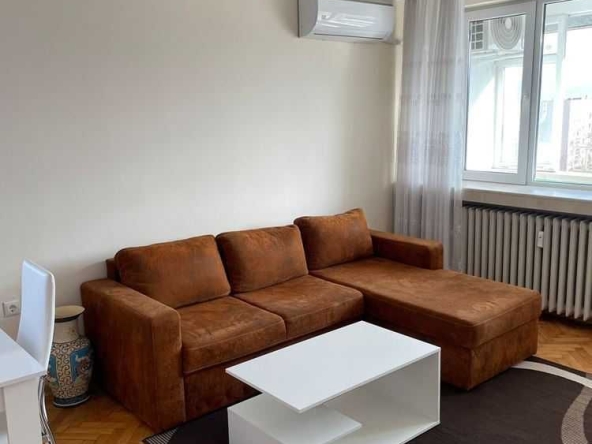 Дава се под наем Двустаен апартамент в Пловдив, Център - 76 кв.м за 300 € - Снимка #1