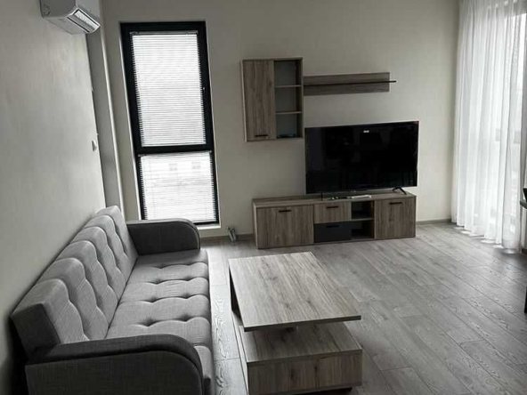 Дава се под наем Тристаен апартамент в Пловдив, Център - 100 кв.м за 500 € - Снимка #1