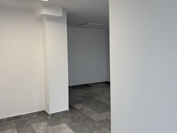 Дава се под наем Магазин в Велико Търново, Колю Фичето - 45 кв.м за 178.5 € - Снимка #1