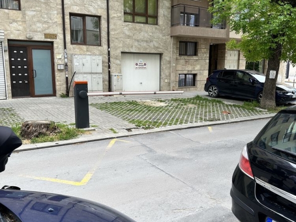 Дава се под наем Гараж / Паркомясто в Варна, Чайка - 27 кв.м за 229.5 € - Снимка #1