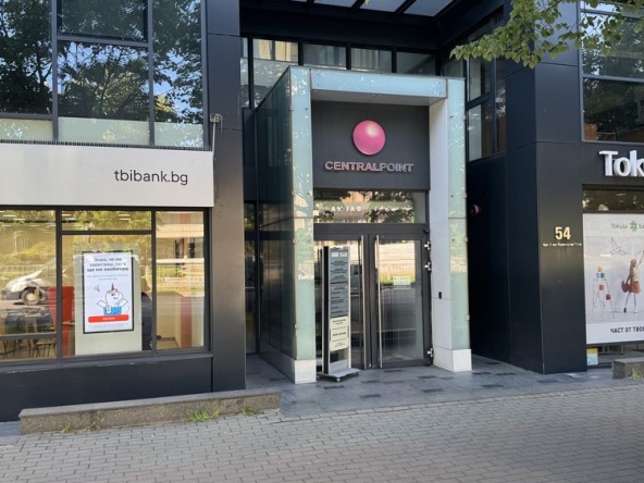 Дава се под наем Гараж / Паркомясто в Варна, Център - 13 кв.м за 204 € - Снимка #1