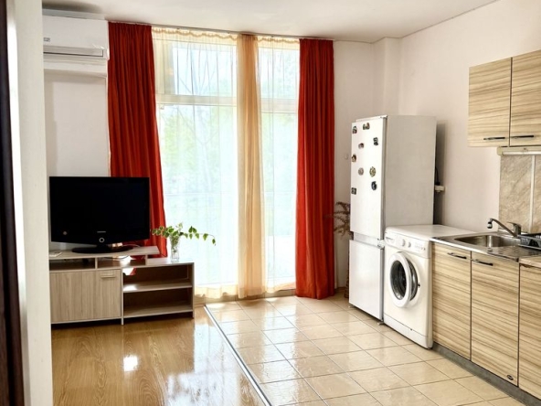 Дава се под наем Тристаен апартамент в к.к. Слънчев бряг - 72 кв.м за 459 € - Снимка #1