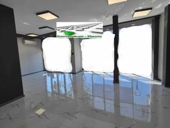 Дава се под наем Магазин в Пловдив, Каменица 2 - 200 кв.м за 2040 € - Снимка #1