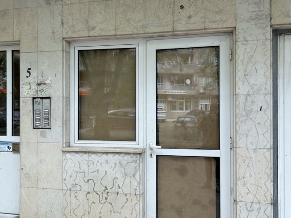 Дава се под наем Магазин в Варна, Операта - 4 кв.м за 25.5 € - Снимка #1