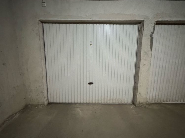 Дава се под наем Гараж / Паркомясто в София, Връбница 2 - 18 кв.м за 127.5 € - Снимка #1