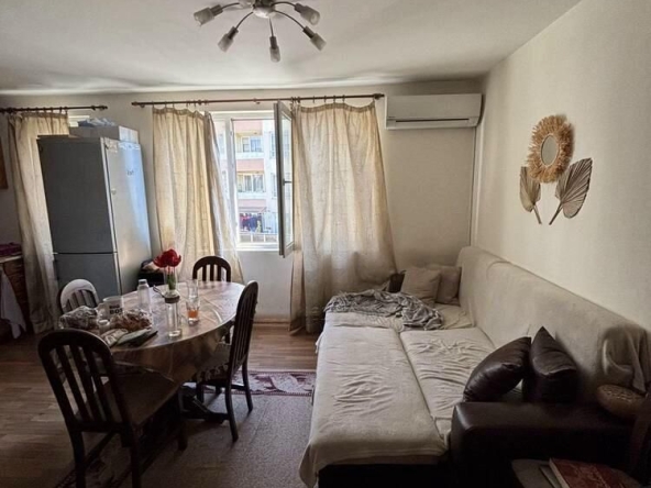 Дава се под наем Тристаен апартамент в София, Витоша - 80 кв.м за 799 € - Снимка #1