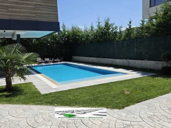 Къща в с. Марково, Област Пловдив - 365 кв.м за 2000 €/кв.м - Снимка #1