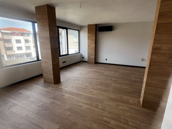 Дава се под наем Офис в Казанлък - 60 кв.м за 331.5 € - Снимка #1