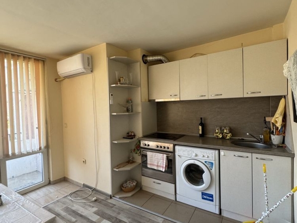 Дава се под наем Двустаен апартамент в Търговище, Център - 48 кв.м за 204 € - Снимка #1